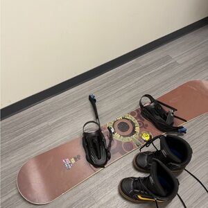 Alibi 155cm snowboard plus Drake F50 bindings and Vans boots size 10.